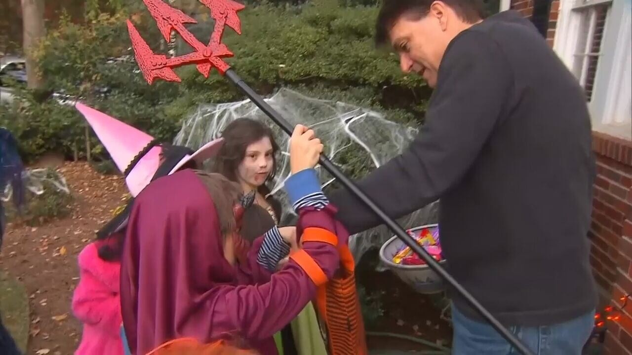 Families Adjust Halloween Plans Following Unexpected Concert Announcement (Video)